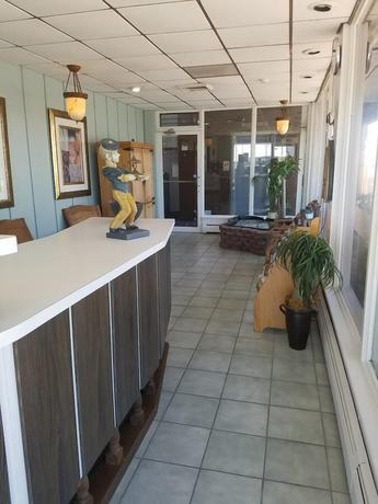 Imagen de los interiores del Hotel Newport Beach Resort. Foto 10