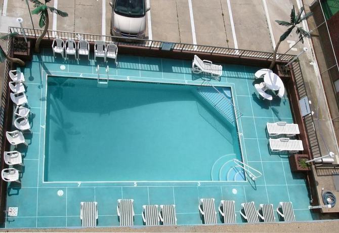 Imagen de la piscina del Hotel Newport Beach Resort. Foto 12