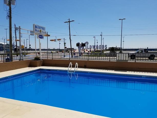 Imagen de la piscina del Hotel Newport Beach Resort. Foto 13