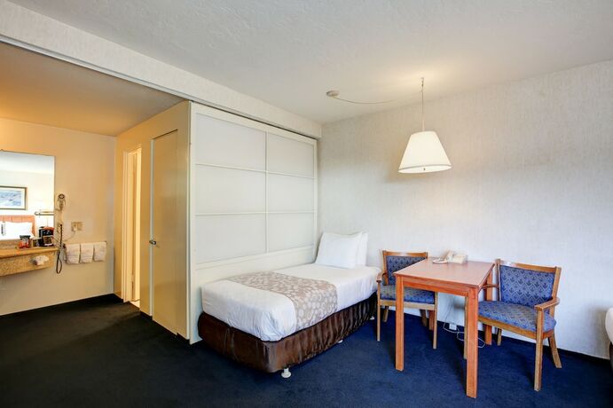 Imagen general del Hotel Newport Channel Inn - Near Huntington State Beach. Foto 9