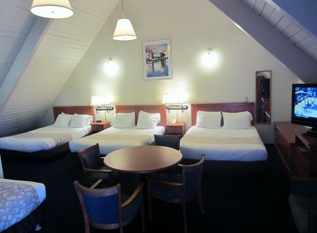 Imagen de la habitación del Hotel Newport Channel Inn - Near Huntington State Beach. Foto 11