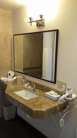 Imagen de la habitación del Hotel Newport Channel Inn - Near Huntington State Beach. Foto 16