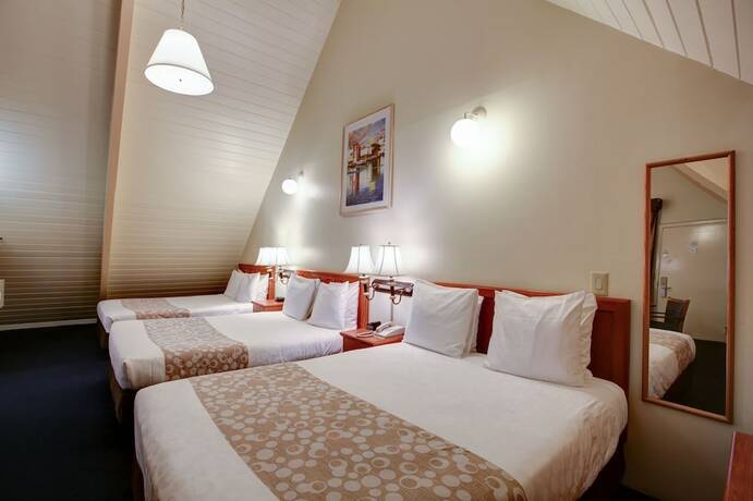 Imagen de la habitación del Hotel Newport Channel Inn - Near Huntington State Beach. Foto 20