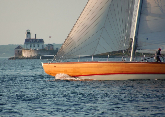 Imagen de los exteriores del Hotel Newport Harbor Island Resort. Foto 5