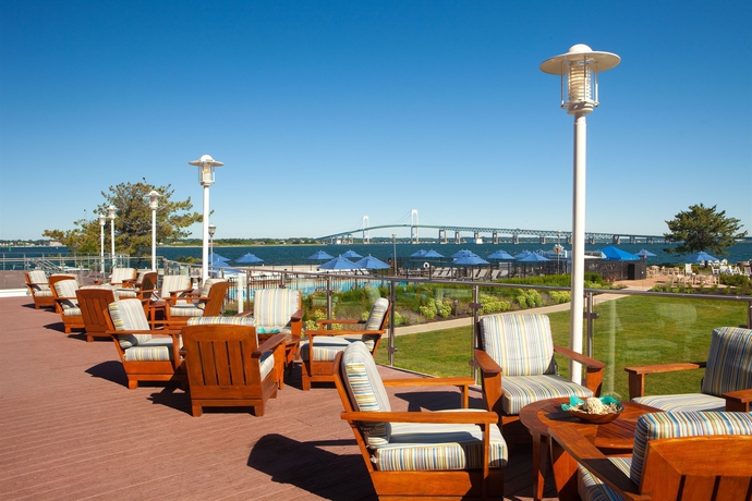 Imagen de los exteriores del Hotel Newport Harbor Island Resort. Foto 8