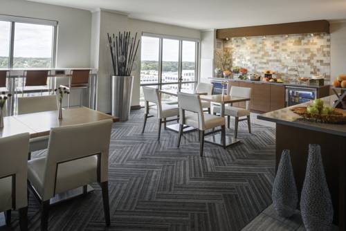 Imagen de la habitación del Hotel Newport News Marriott At City Center. Foto 4
