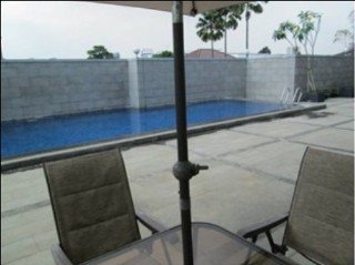 Imagen de la piscina del Hotel Newton Hotel. Foto 11