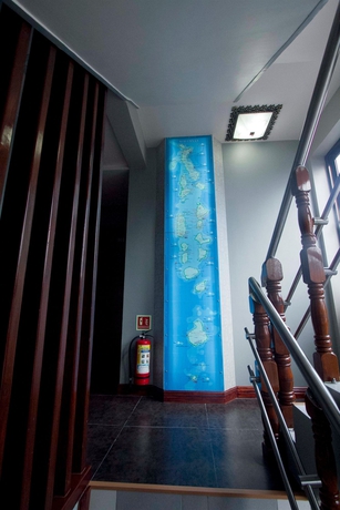 Imagen de los interiores del Hotel Newtown Inn. Foto 13