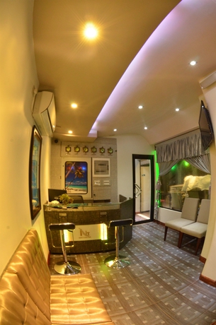 Imagen de los interiores del Hotel Newtown Inn. Foto 15