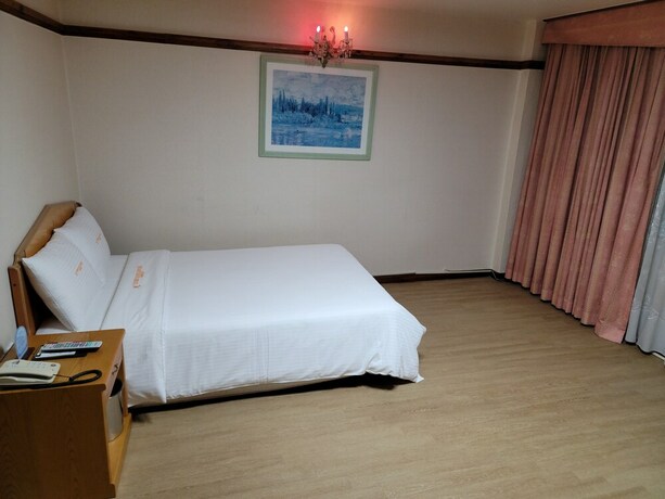 Imagen de la habitación del Hotel Newvera. Foto 14