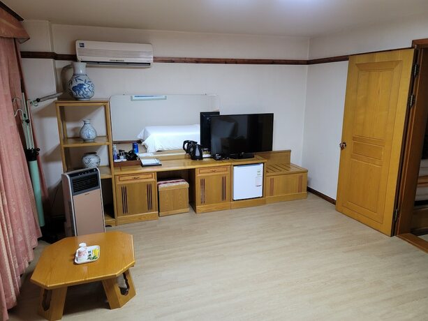 Imagen de la habitación del Hotel Newvera. Foto 16