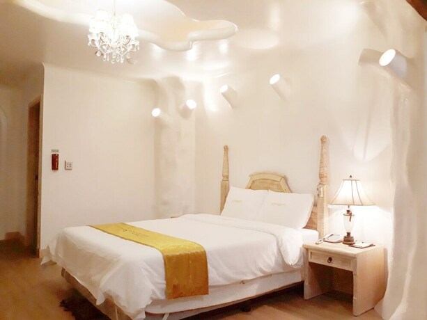 Imagen de la habitación del Hotel Newvera. Foto 17