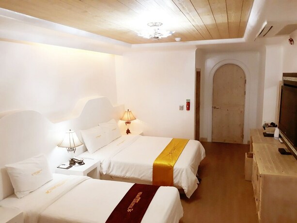 Imagen de la habitación del Hotel Newvera. Foto 21