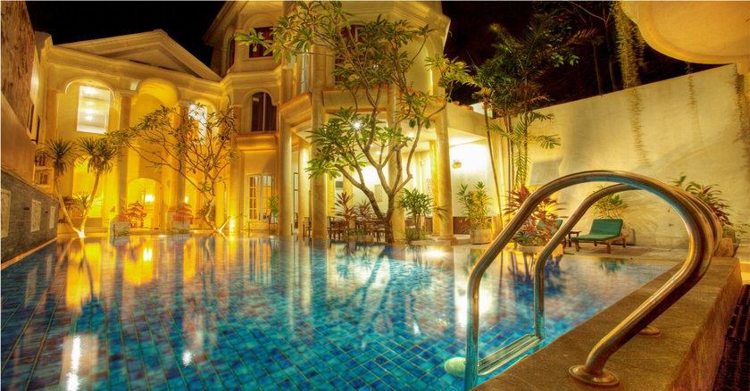 Imagen de la piscina del Hotel Next Tuban Bali. Foto 14