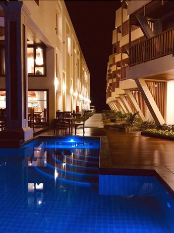 Imagen de la piscina del Hotel Ngapali Win. Foto 17