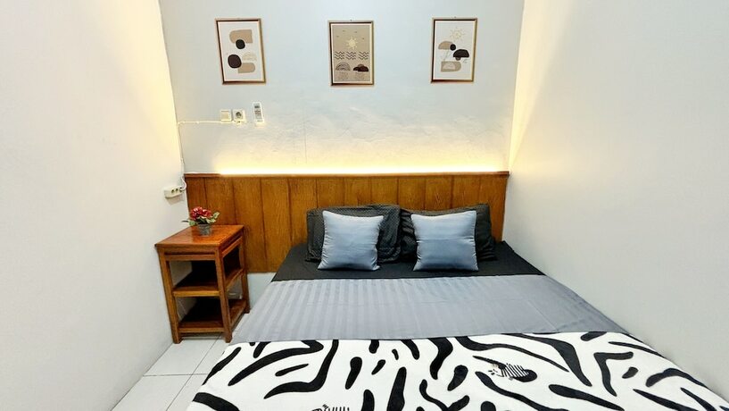 Imagen de la habitación del Hotel NgeKost harian. Foto 16