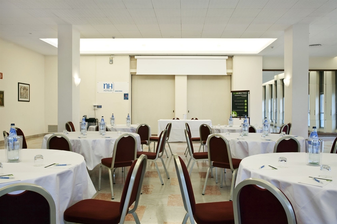 Imagen de los interiores del Hotel Nh Ancona. Foto 16