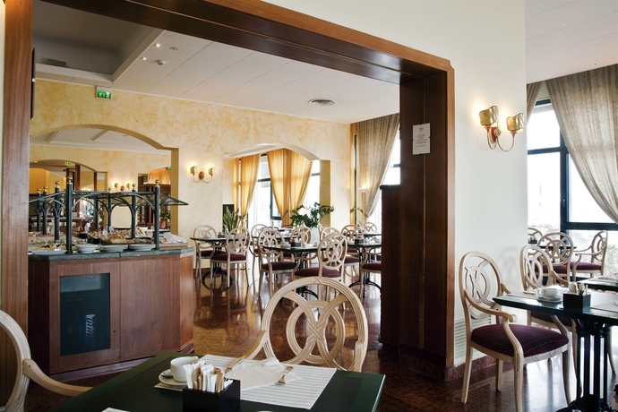 Imagen del bar/restaurante del Hotel Nh Ancona. Foto 5