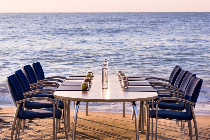 Imagen de los exteriores del Hotel Nh Atlantic Den Haag. Foto 11