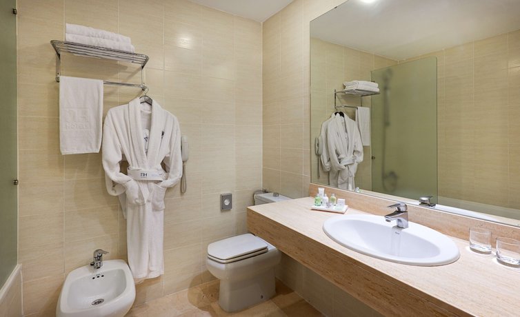 Imagen de la habitación del Hotel Nh Barcelona Eixample. Foto 15