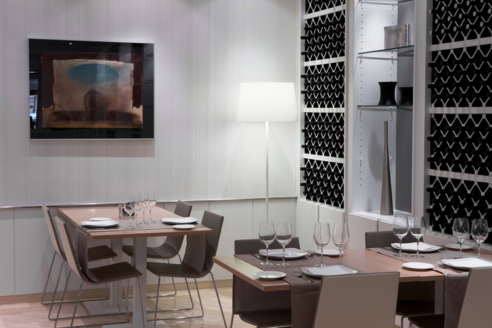 Imagen del bar/restaurante del Hotel Nh Barcelona Stadium. Foto 4