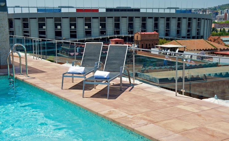 Imagen de la piscina del Hotel Nh Barcelona Stadium. Foto 15