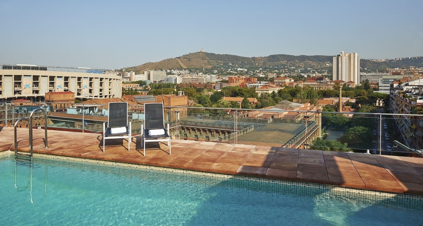 Imagen de la piscina del Hotel Nh Barcelona Stadium. Foto 16