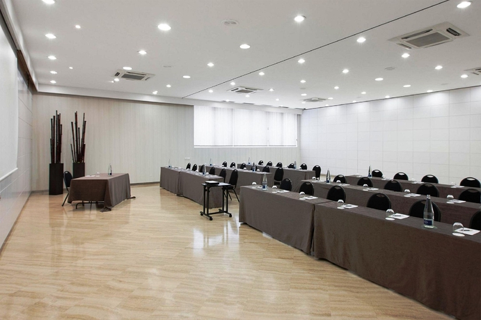 Imagen de los interiores del Hotel Nh Barcelona Stadium. Foto 14