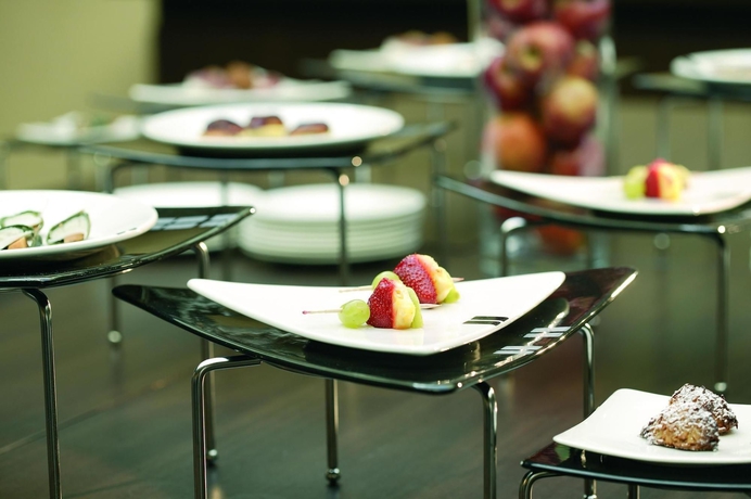 Imagen del bar/restaurante del Hotel Nh Berlin Alexanderplatz. Foto 2