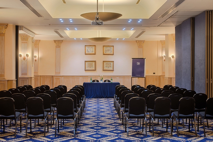 Imagen de los interiores del Hotel Nh Bologna De La Gare. Foto 10