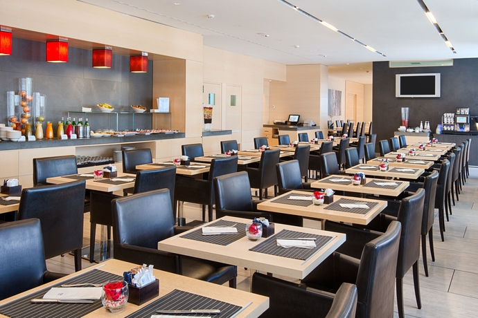 Imagen del bar/restaurante del Hotel Nh Bologna De La Gare. Foto 6