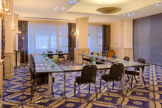 Imagen de los interiores del Hotel Nh Bologna De La Gare. Foto 13