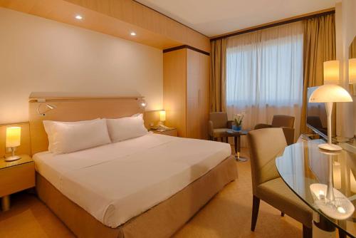 Imagen de la habitación del Hotel Nh Bologna Villanova. Foto 9