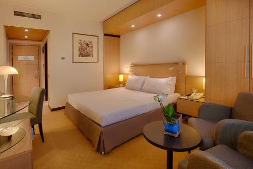 Imagen de la habitación del Hotel Nh Bologna Villanova. Foto 12