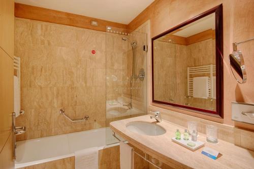 Imagen de la habitación del Hotel Nh Bologna Villanova. Foto 13