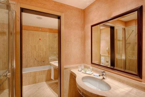 Imagen de la habitación del Hotel Nh Bologna Villanova. Foto 15