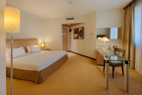 Imagen de la habitación del Hotel Nh Bologna Villanova. Foto 16