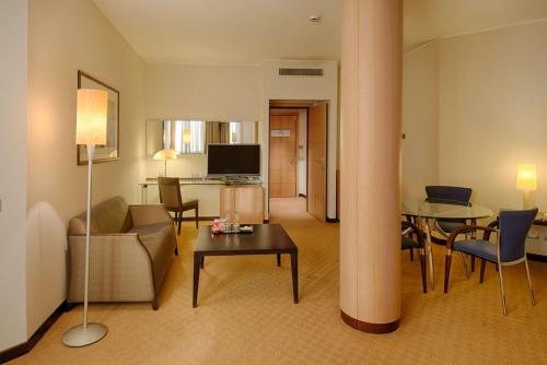 Imagen de la habitación del Hotel Nh Bologna Villanova. Foto 18