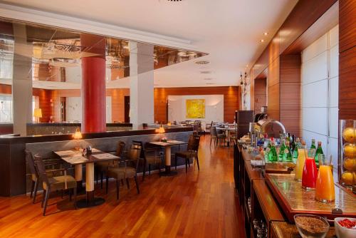 Imagen general del Hotel Nh Bologna Villanova. Foto 6