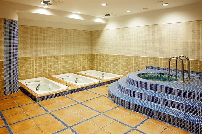 Imagen de la piscina del Hotel Nh Brussels Airport. Foto 16