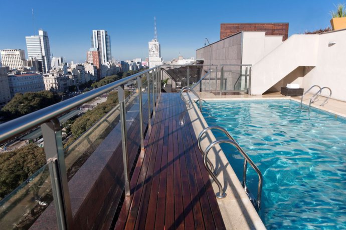 Imagen de la piscina del Hotel Nh Buenos Aires 9 De Julio. Foto 20