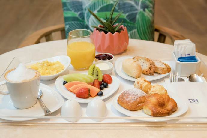 Imagen del bar/restaurante del Hotel Nh Buenos Aires 9 De Julio. Foto 2