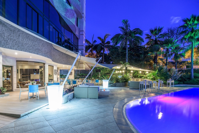 Imagen de la piscina del Hotel Nh Cali Royal. Foto 15