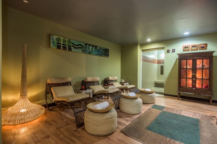 Imagen de la piscina del Hotel Nh Cali Royal. Foto 16