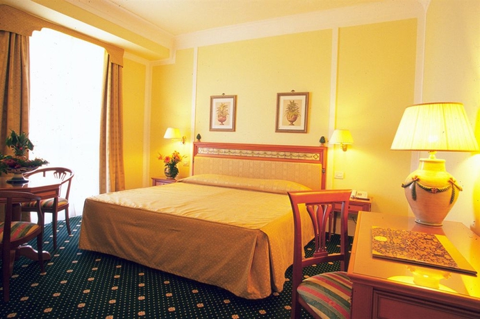 Imagen de la habitación del Hotel Nh Caltagirone Villa San Mauro. Foto 14