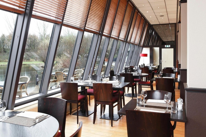 Imagen del bar/restaurante del Hotel Nh Capelle. Foto 3