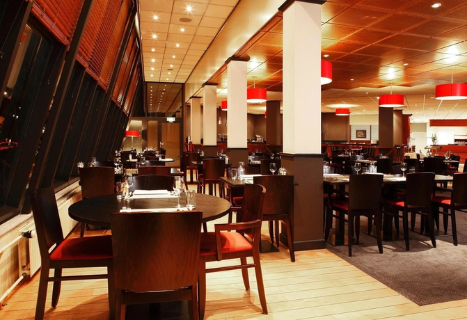 Imagen del bar/restaurante del Hotel Nh Capelle. Foto 4