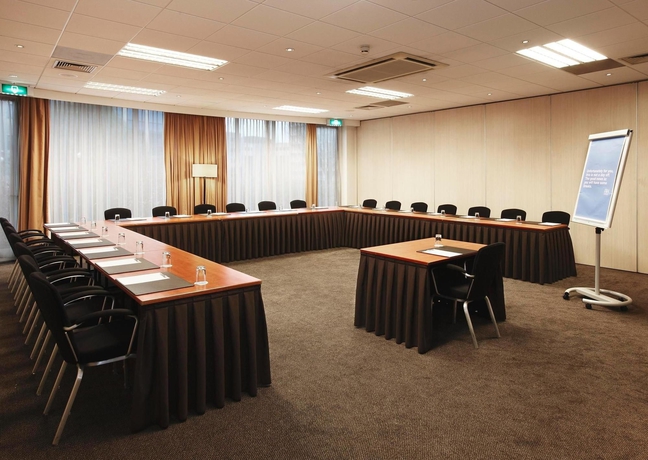 Imagen de los interiores del Hotel Nh Capelle. Foto 9