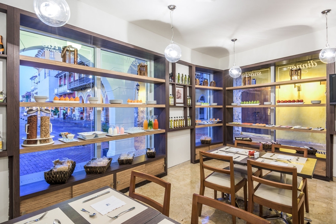 Imagen del bar/restaurante del Hotel Nh Cartagena Urban Royal. Foto 6