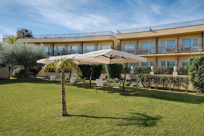Imagen de los exteriores del Hotel Nh Catania Parco Degli Aragonesi. Foto 11